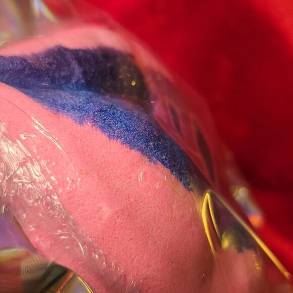 Bath Bomb - Cosmic Kiss 💋 - Picture 2 of 2